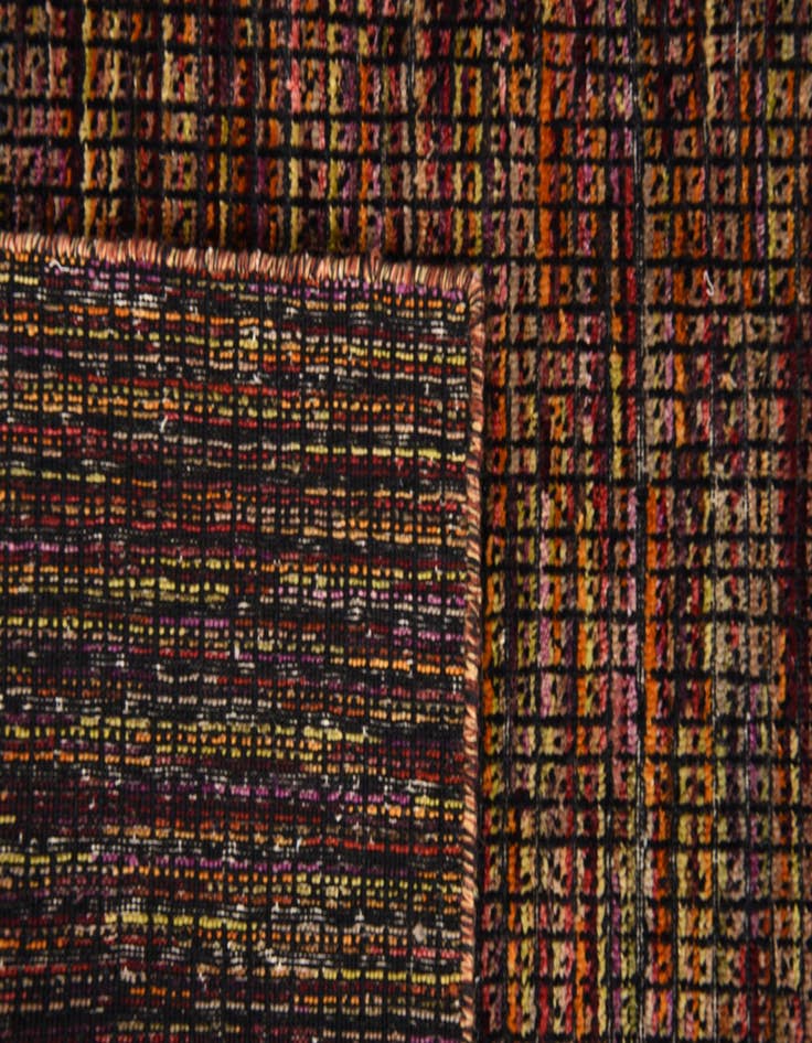 Detail image of  5' 3 x 8' 2  Hand Knotted Darya Wool Rug