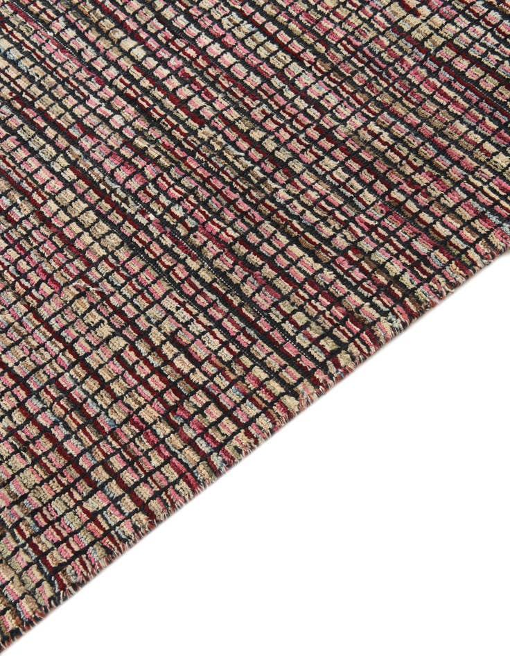 Detail image of  5' 8 x 8'  Hand Knotted Darya Wool Rug