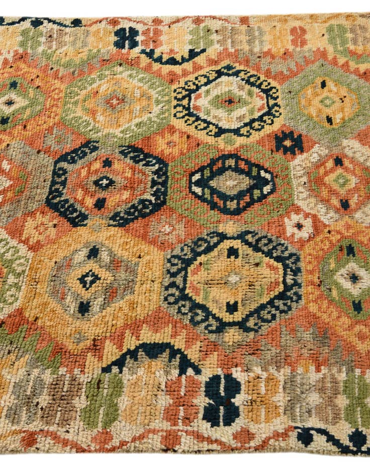 Detail image of 4' 2 x 5' 10 Hand Knotted Darya Wool Rug