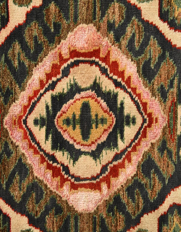 Detail image of  8' x 10' 5  Hand Knotted Darya Rug