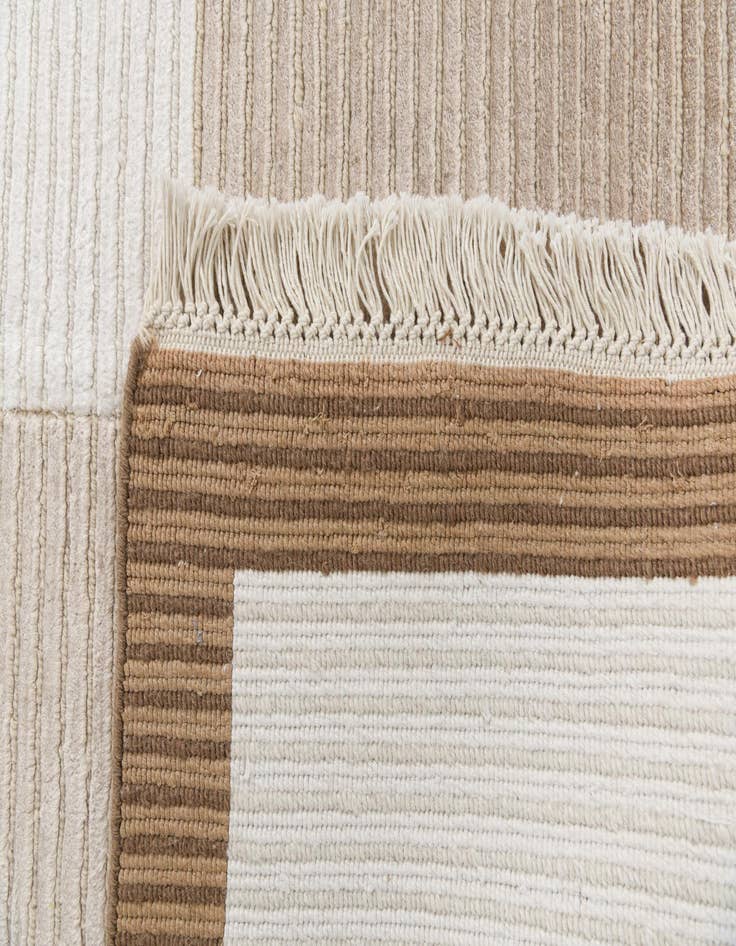 Detail image of  8' 3 x 11' 6  Hand Knotted Darya Wool Rug