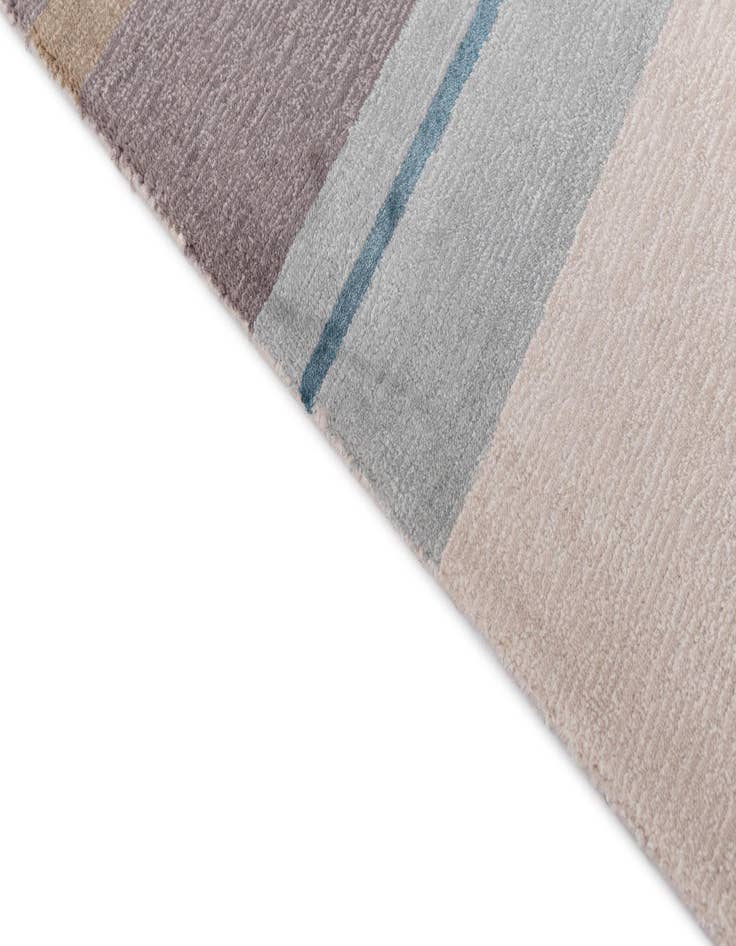 Detail image of  6' 6 x 9' 9  Hand Knotted Darya Wool Rug