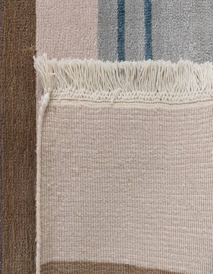 Detail image of  6' 6 x 9' 9  Hand Knotted Darya Wool Rug