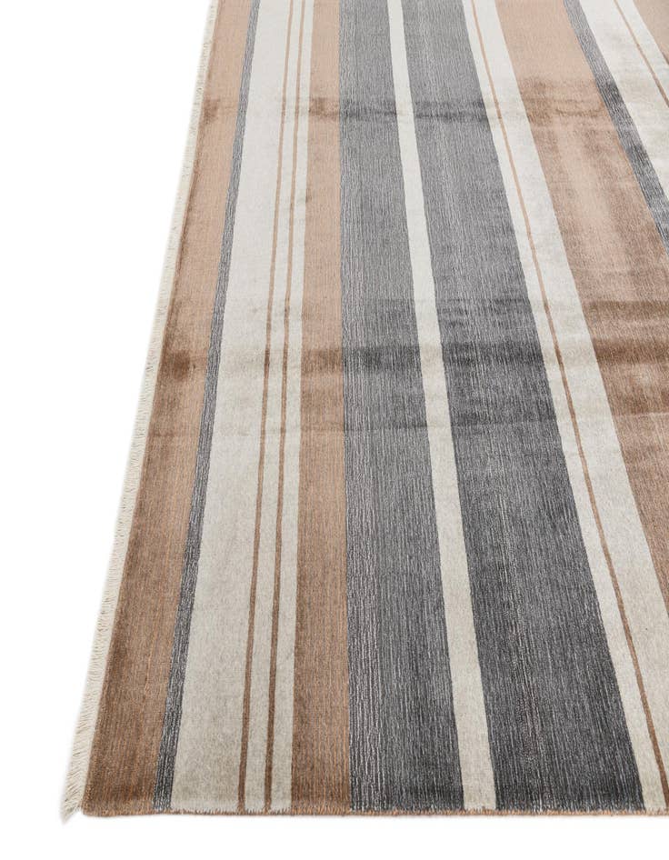 Detail image of  6' 6 x 9' 9  Hand Knotted Darya Wool Rug