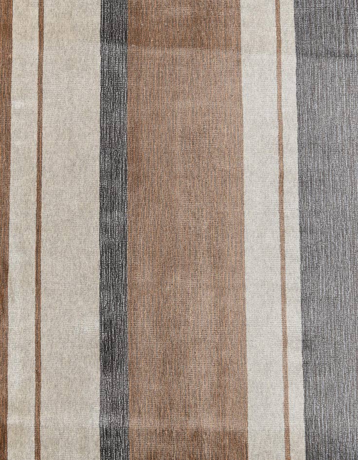 Detail image of  6' 6 x 9' 9  Hand Knotted Darya Wool Rug