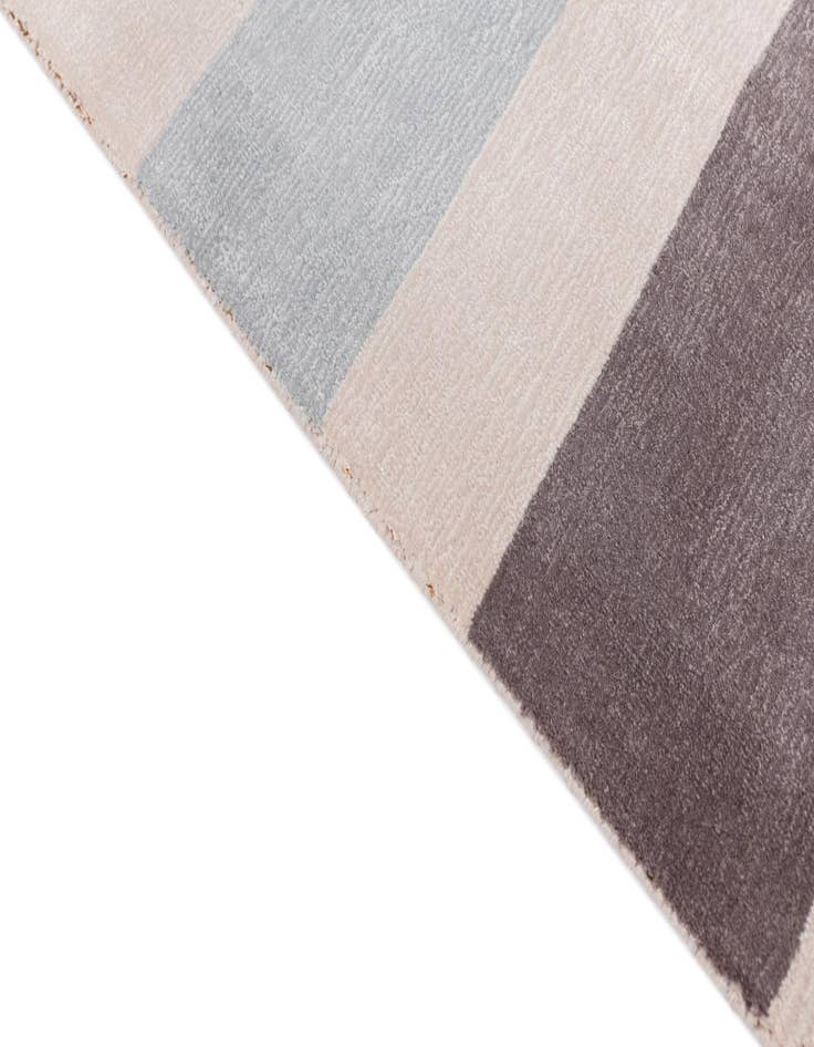 Detail image of  6' 7 x 9' 9  Hand Knotted Darya Wool Rug