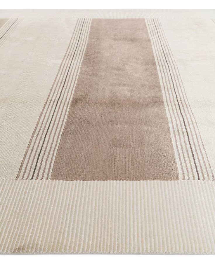 Detail image of  6' 9 x 9' 5  Hand Knotted Darya Wool Rug