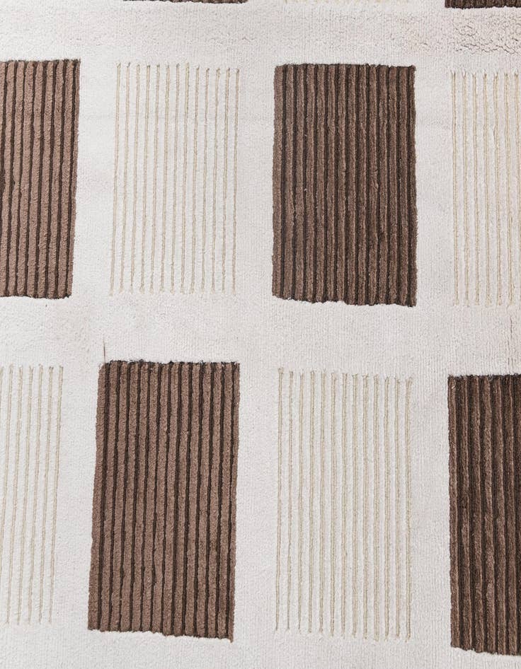 Detail image of  6' 7 x 10'  Hand Knotted Darya Wool Rug