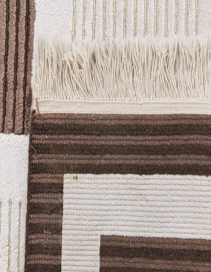 Detail image of  6' 7 x 10'  Hand Knotted Darya Wool Rug