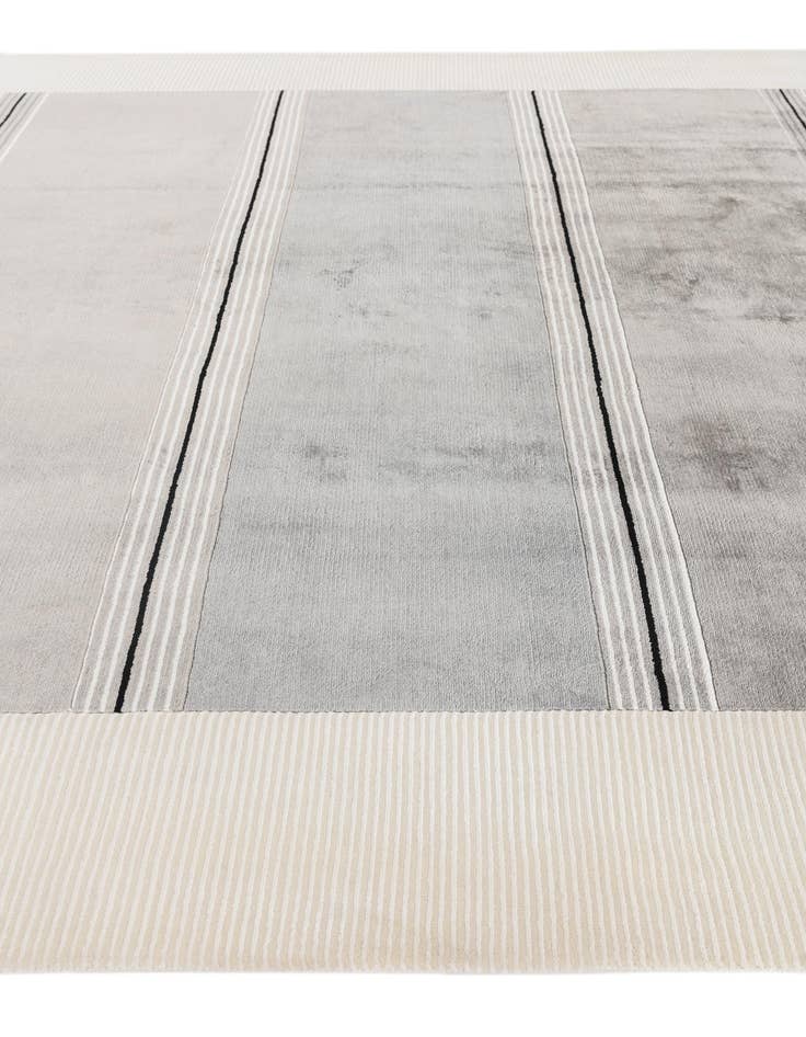 Detail image of  6' 10 x 9' 9  Hand Knotted Darya Wool Rug