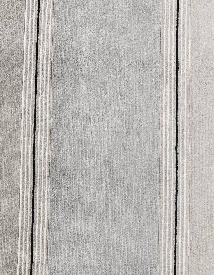 Detail image of  6' 10 x 9' 9  Hand Knotted Darya Wool Rug