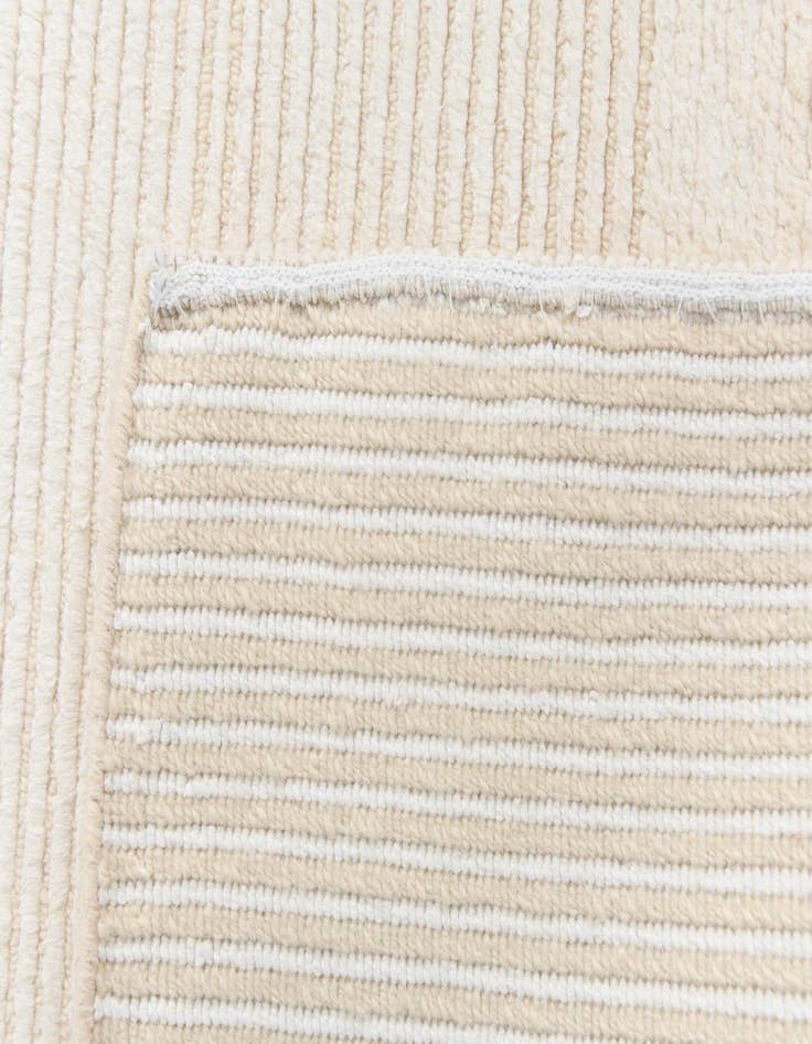 Detail image of  2' 11 x 4' 7  Hand Knotted Darya Wool Rug