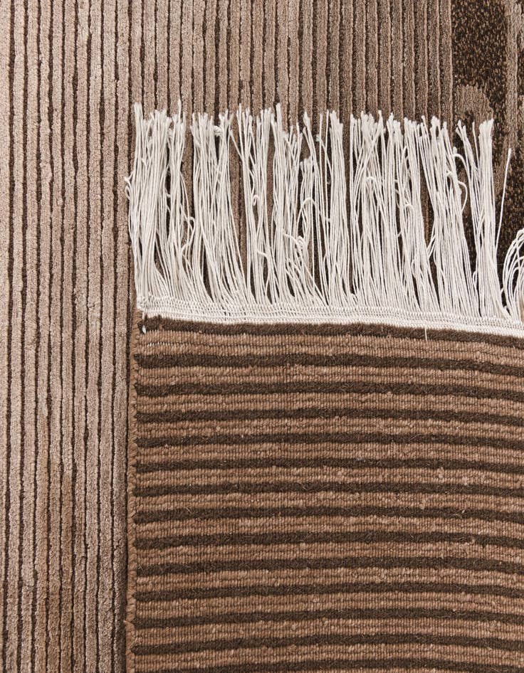 Detail image of  6' 9 x 10'  Hand Knotted Darya Wool Rug
