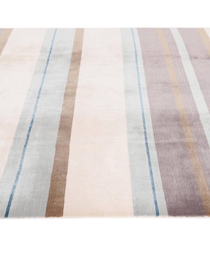 Detail image of  6' 6 x 9' 8  Hand Knotted Darya Wool Rug