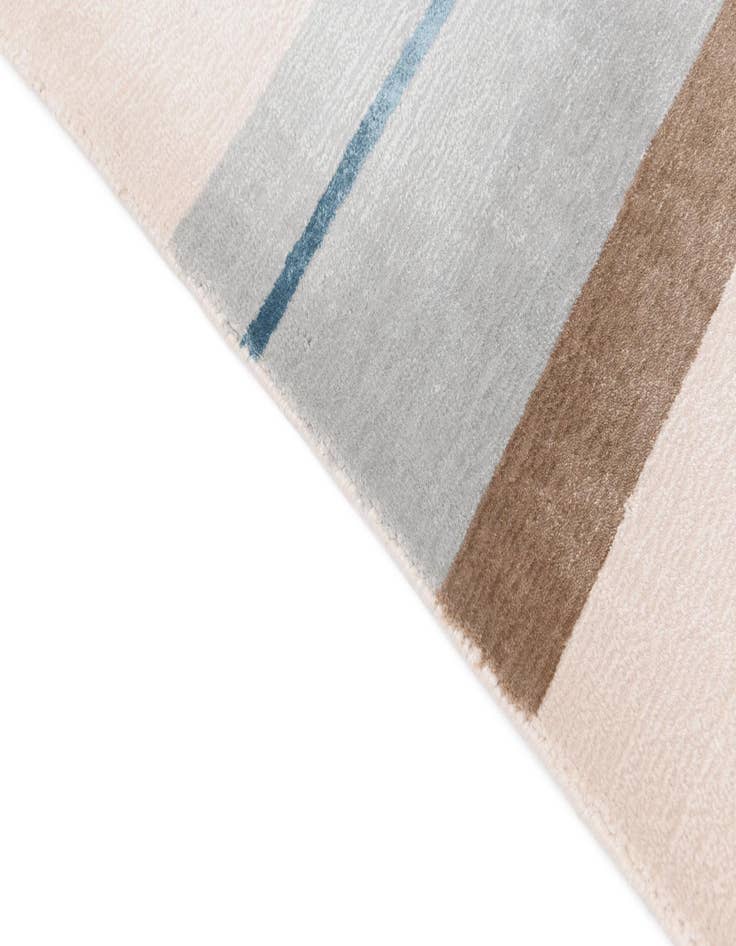 Detail image of  6' 6 x 9' 8  Hand Knotted Darya Wool Rug