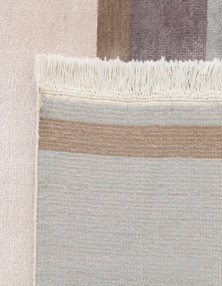 Detail image of  6' 6 x 9' 8  Hand Knotted Darya Wool Rug