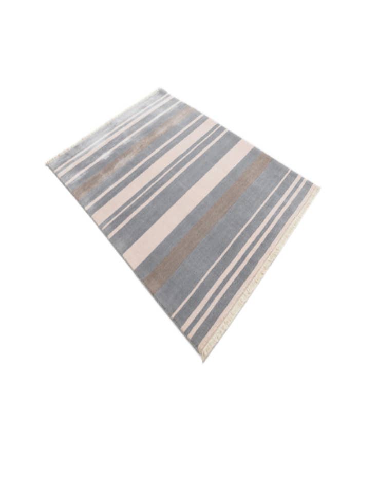 Detail image of  4' 9 x 6' 8  Hand Knotted Darya Wool Rug