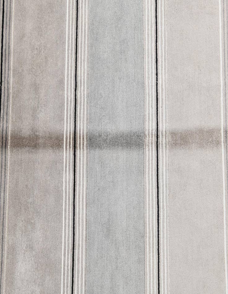 Detail image of  4' 11 x 6' 8  Hand Knotted Darya Wool Rug