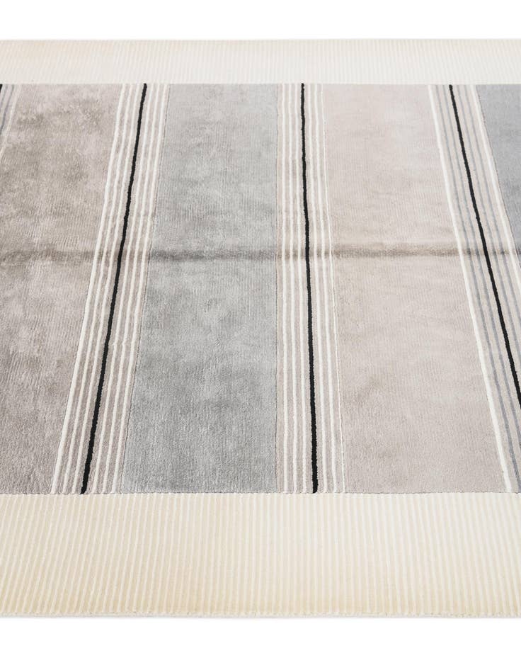 Detail image of  4' 11 x 6' 8  Hand Knotted Darya Wool Rug