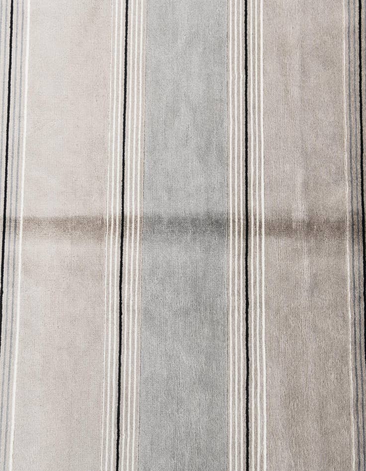 Detail image of  4' 11 x 6' 8  Hand Knotted Darya Wool Rug