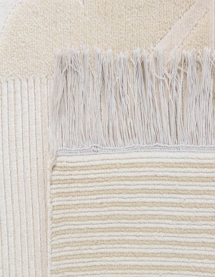 Detail image of  5' 8 x 8'  Hand Knotted Darya Wool Rug