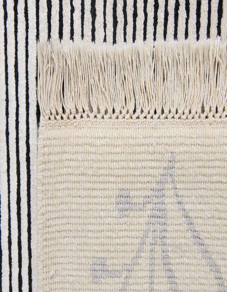 Detail image of  5' 9 x 7' 10  Hand Knotted Darya Wool Rug