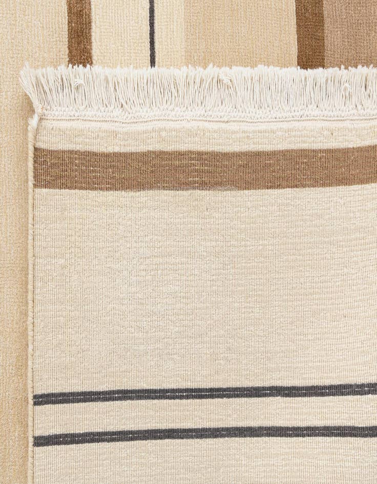 Detail image of 3' 11 x 5' 11 Hand Knotted Darya Wool Rug