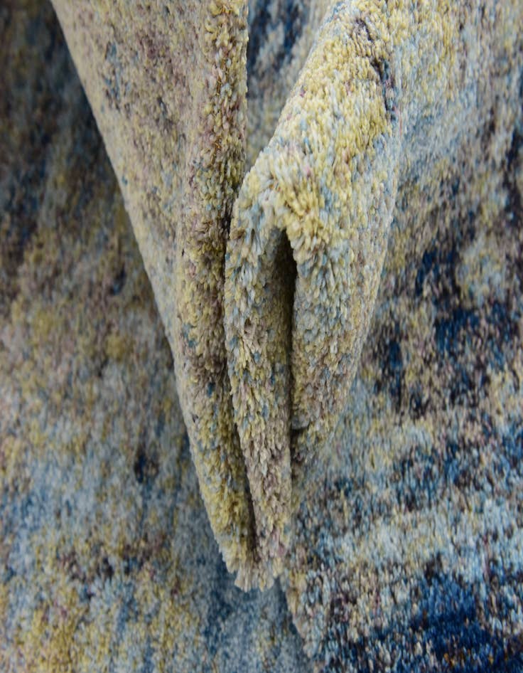 Detail image of  5' 3 x 7' 6 Empera Rug