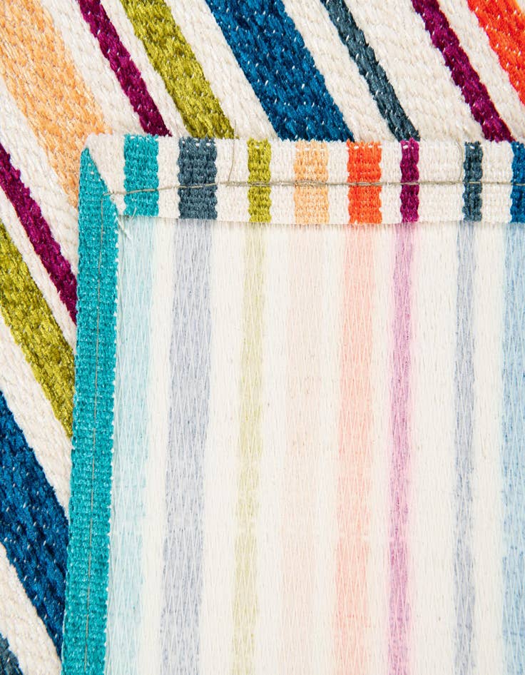 Detail image of  1' 10 x 2' 10 Flatweave Cotton Dhurrie Rug