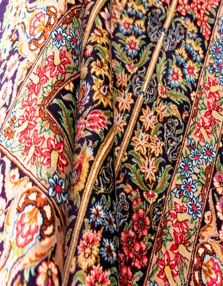 Detail image of  3' 3 x 4' 10 Ghom Silk Rug