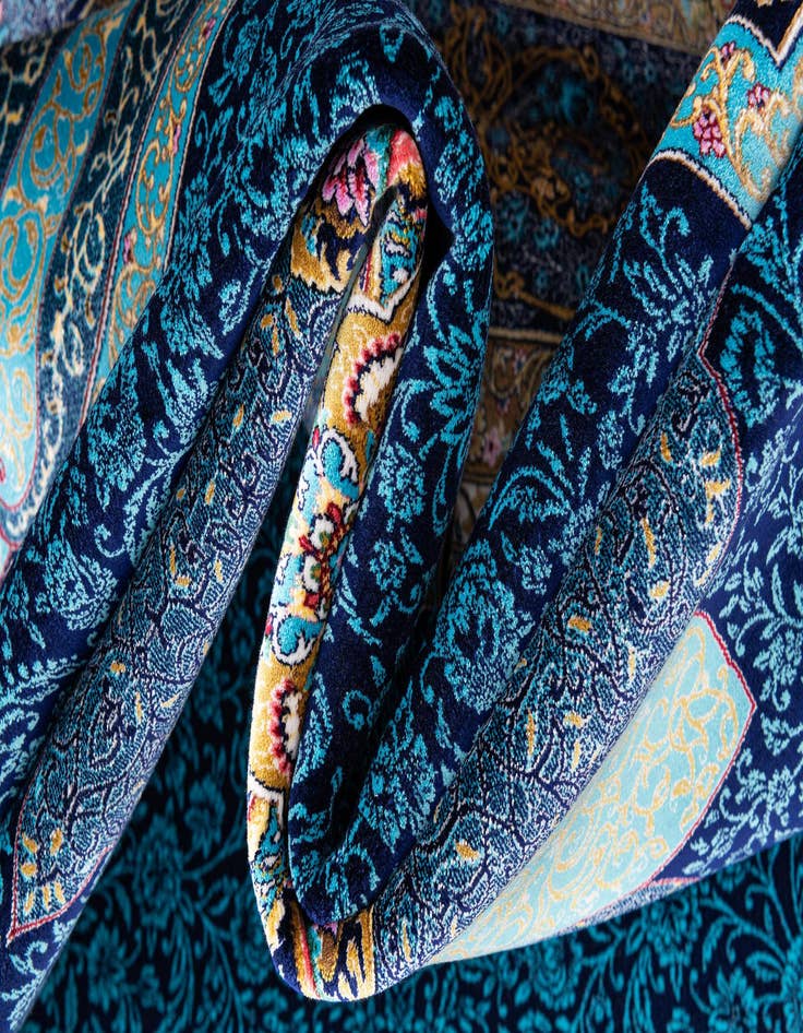 Detail image of  6' 7 x 9' 10 Glarus Rug