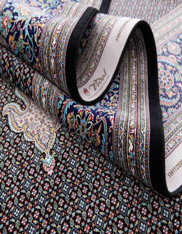 Detail image of  6' 7 x 9' 10 Glarus Rug