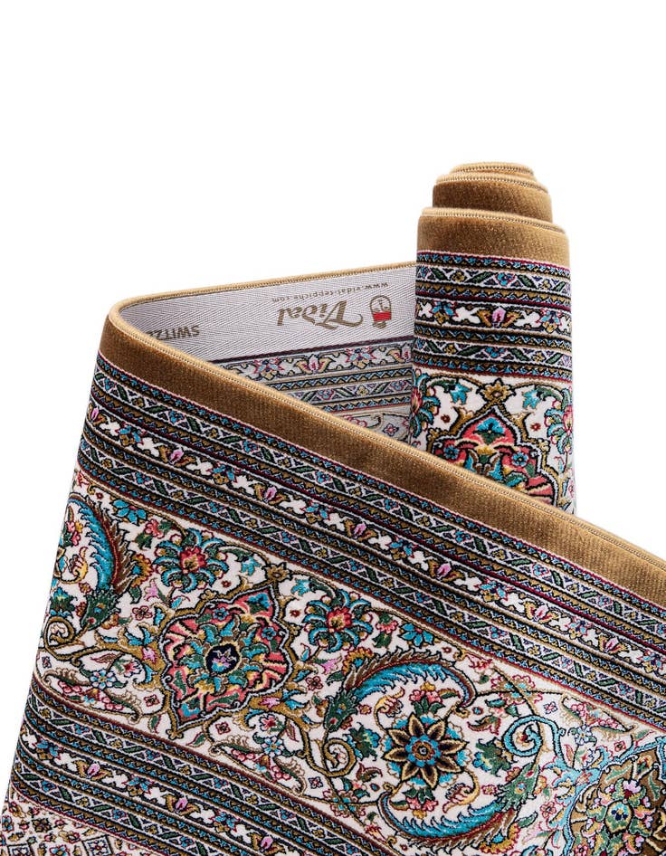 Detail image of  6' 7 x 9' 10 Glarus Rug