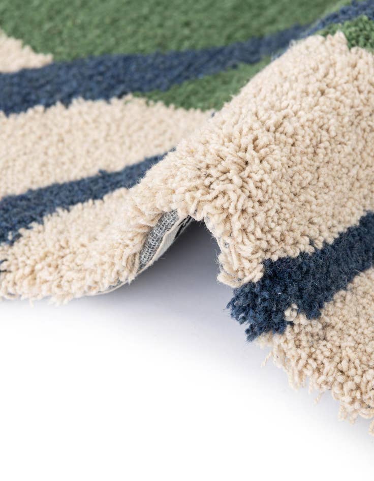 Detail image of  4' 1 x 6' 1 Handtufted Wool Rug