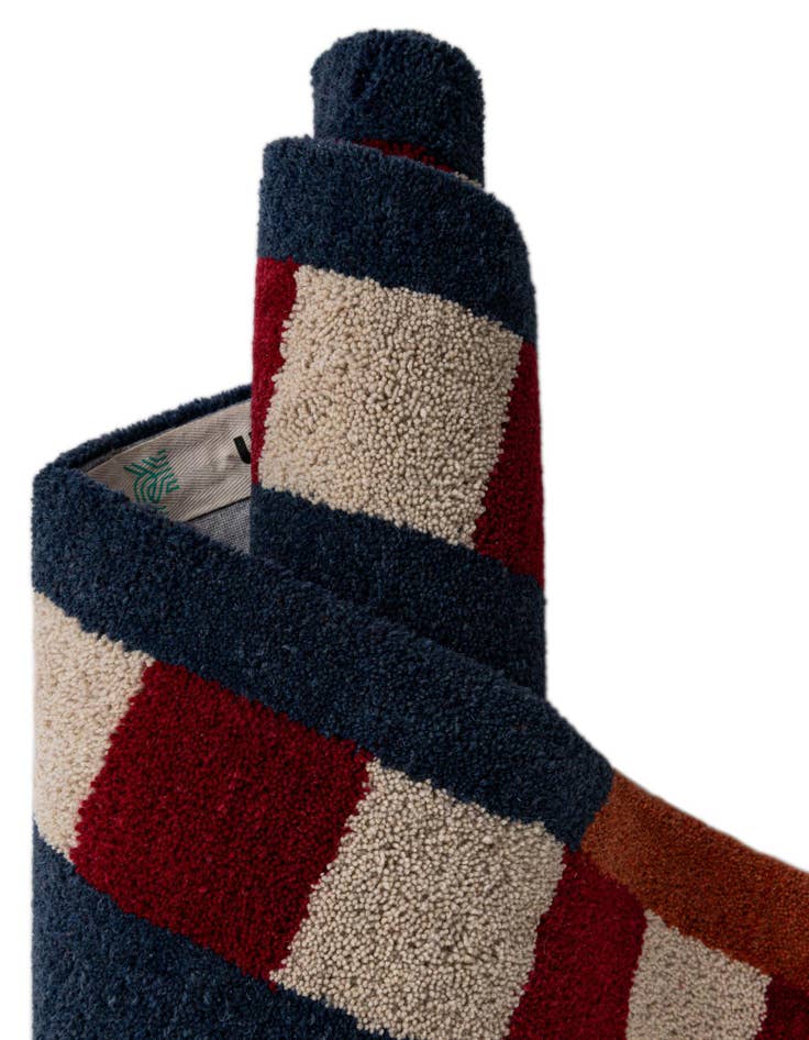 Detail image of  6' 1 x 9' Handtufted Wool Rug