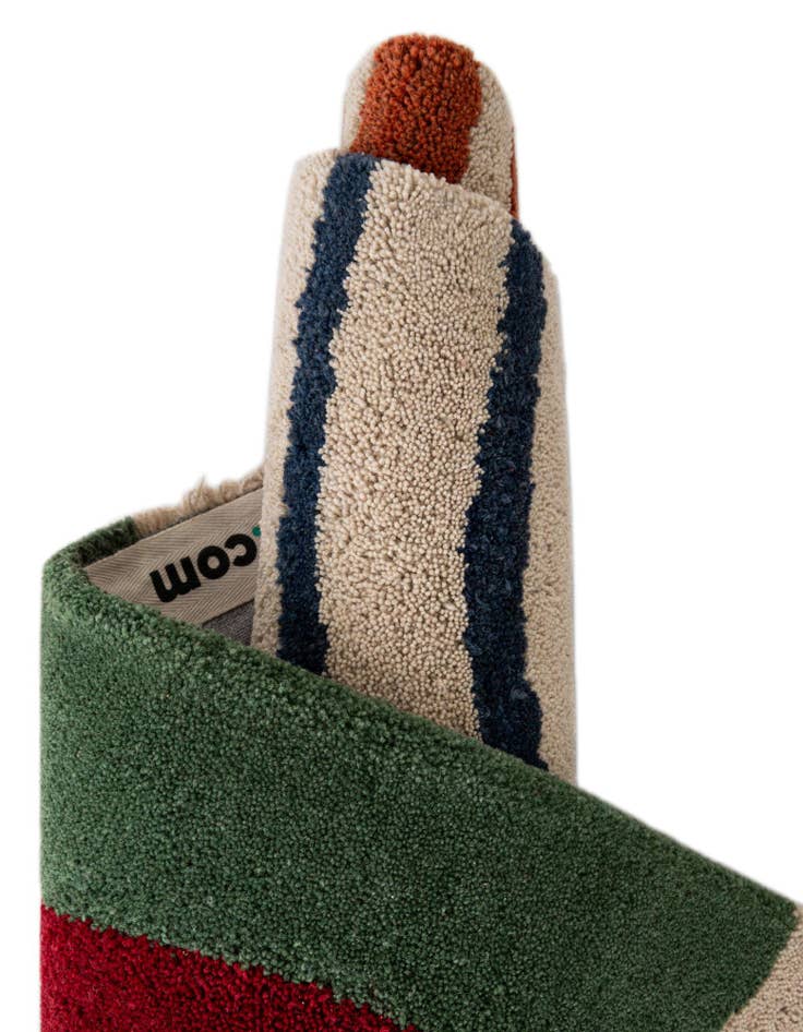 Detail image of  4' 1 x 6' 1 Handtufted Wool Rug