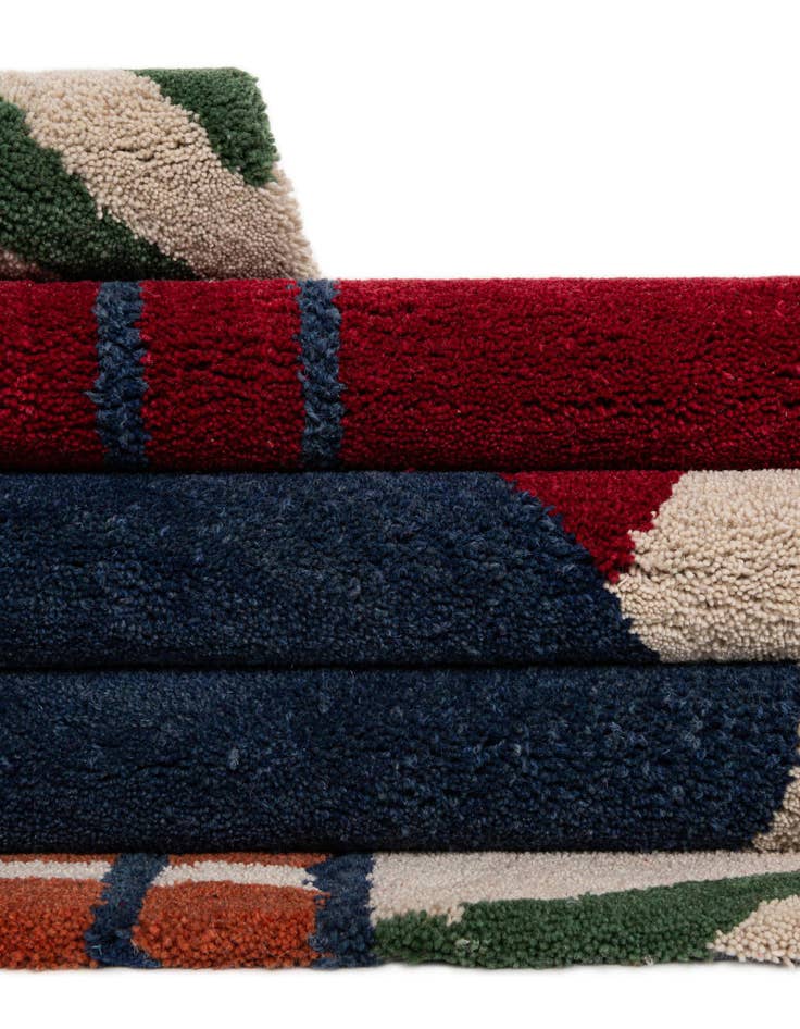 Detail image of  4' 1 x 6' 1 Handtufted Wool Rug