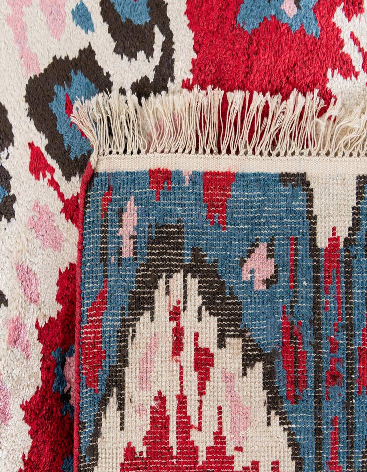 Detail image of  3' 4 x 4' 10  Hand Knotted Ikat Wool Rug