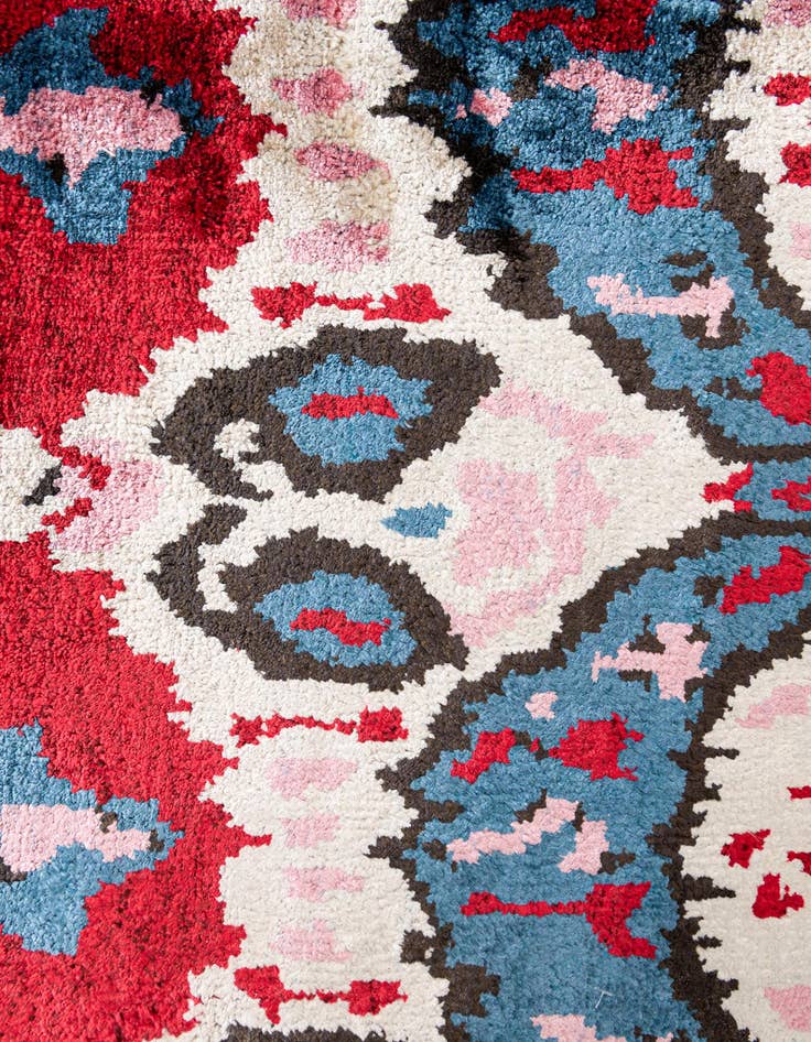 Detail image of  3' 4 x 4' 10  Hand Knotted Ikat Wool Rug