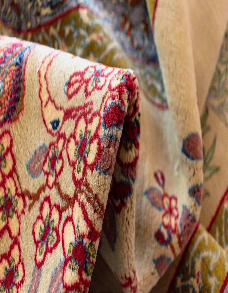 Detail image of  3' 5 x 5' 7 Isfahan Rug