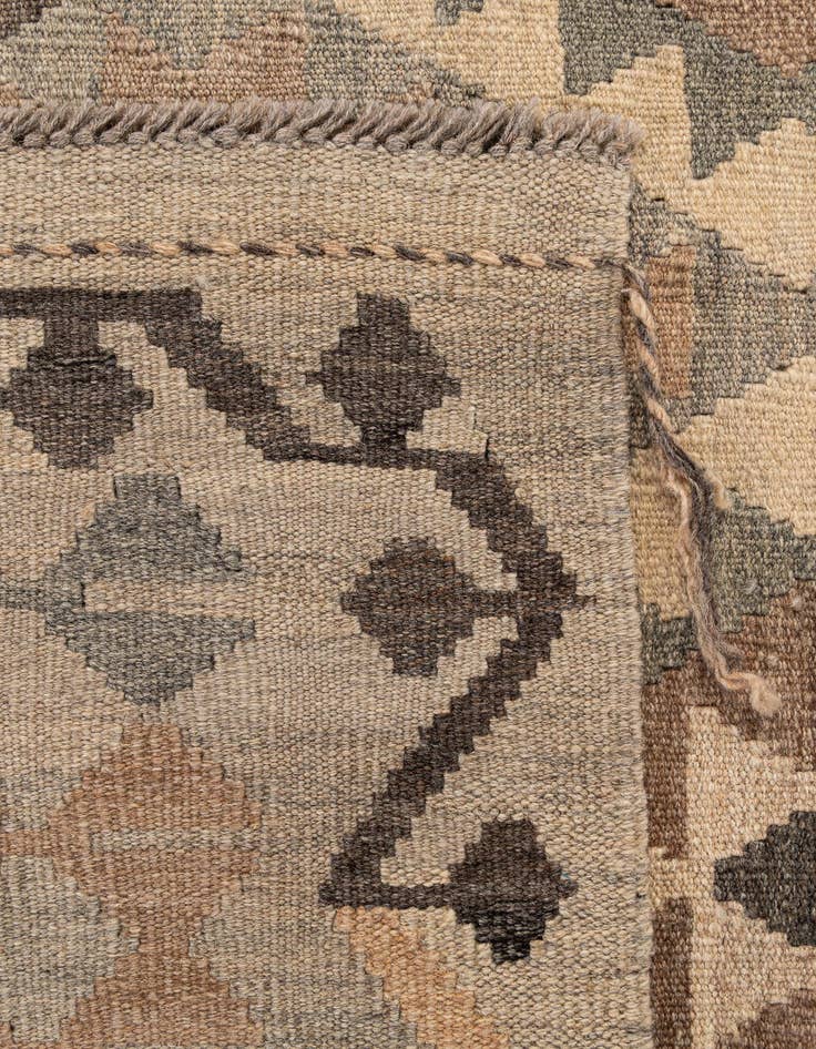 Detail image of  4' 11 x 6' 10  Hand Woven Kilim Maymana Wool Rug
