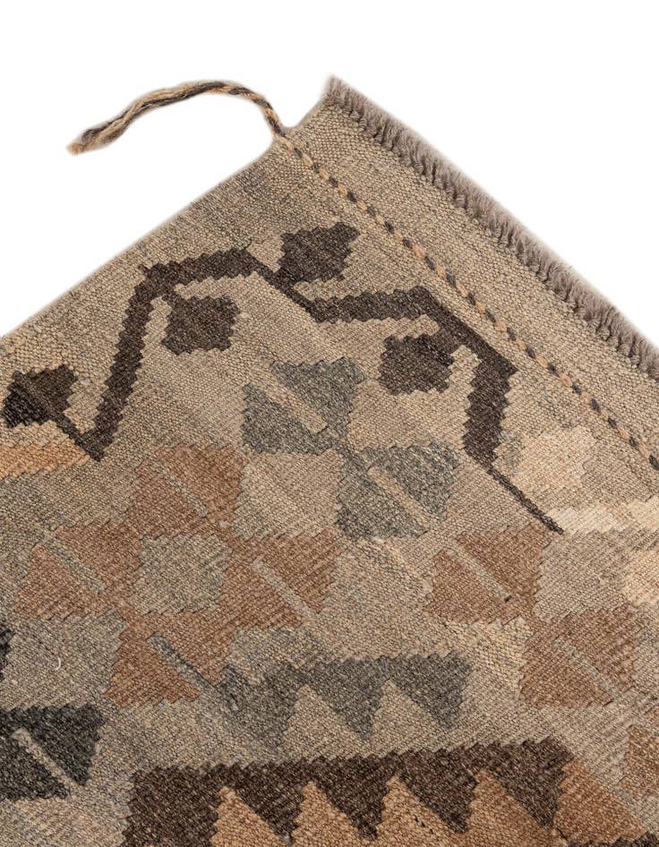 Detail image of  4' 11 x 6' 10  Hand Woven Kilim Maymana Wool Rug