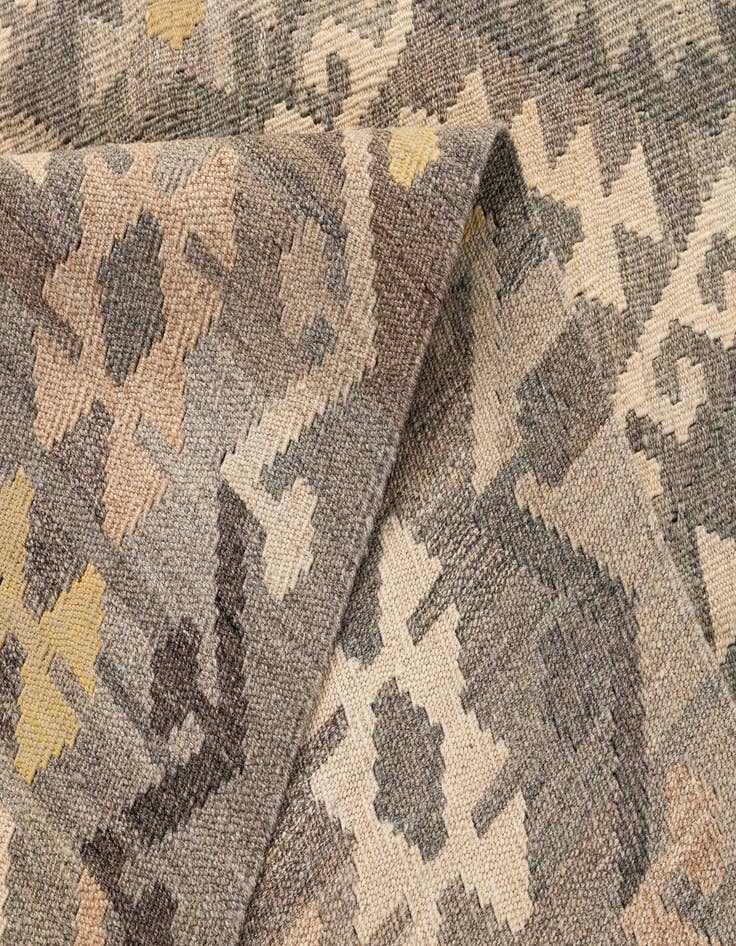 Detail image of  5' 4 x 6' 8  Hand Woven Kilim Maymana Wool Rug