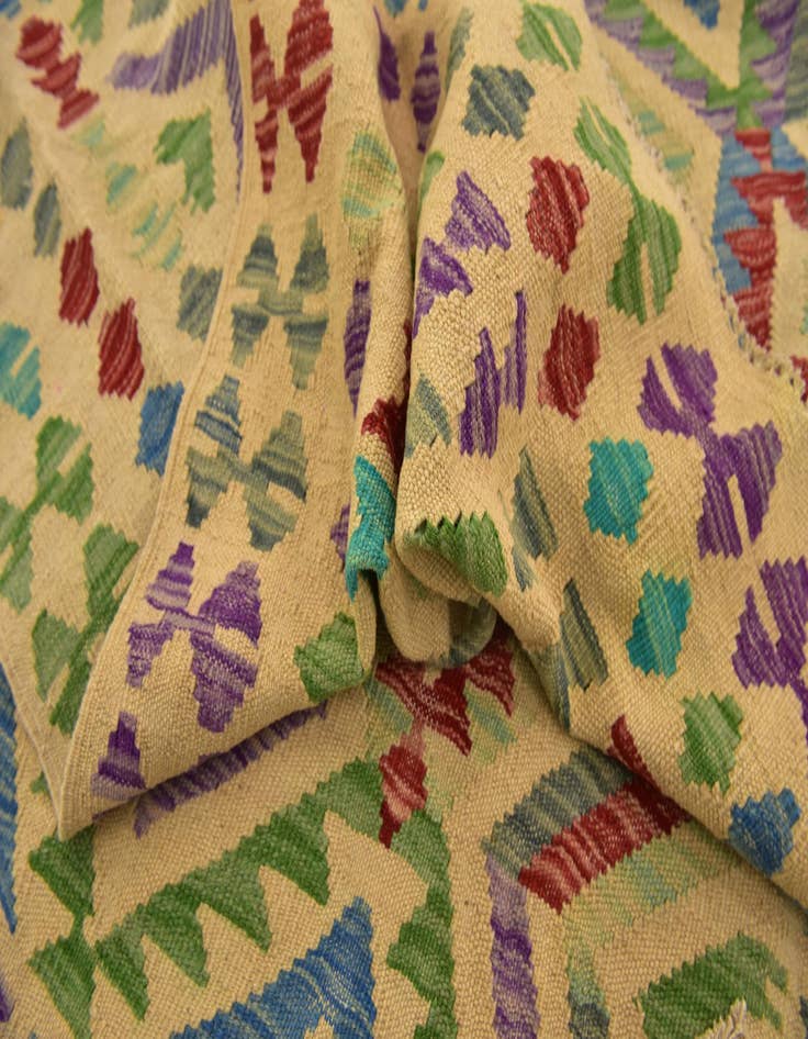 Detail image of  4' 10 x 6' 3  Hand Woven Kilim Maymana Wool Rug