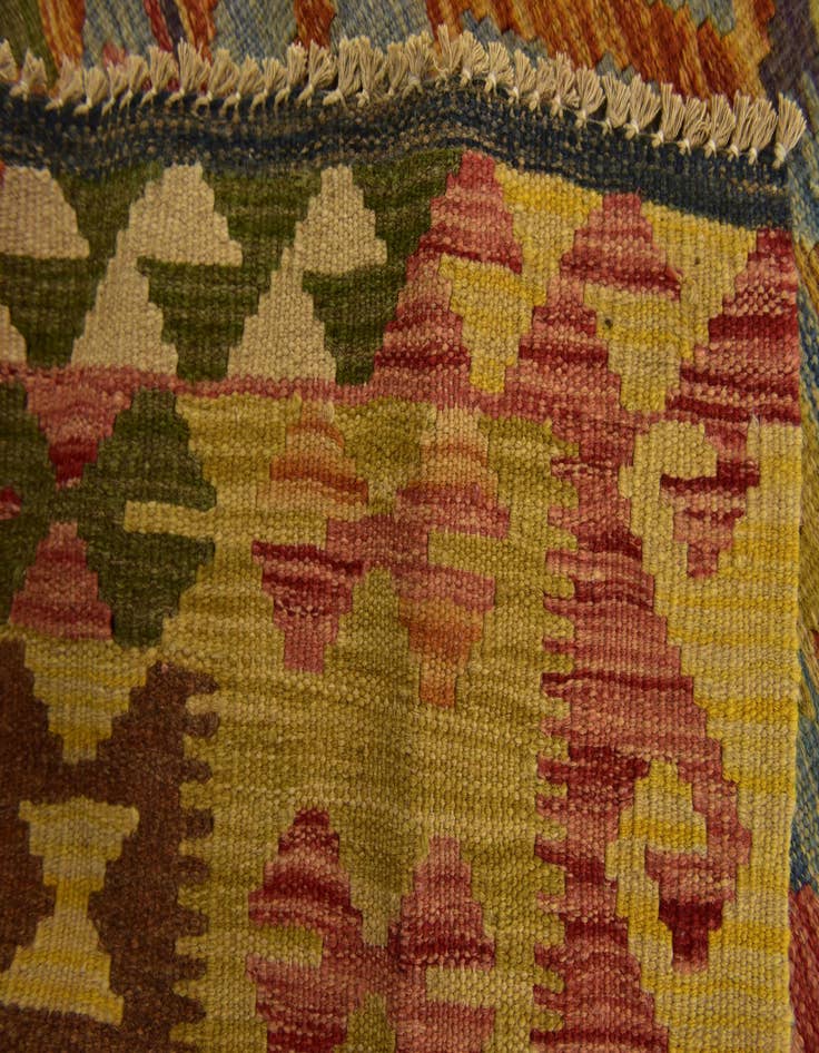 Detail image of 4' 9 x 6' 5 Hand Woven Kilim Maymana Wool Rug