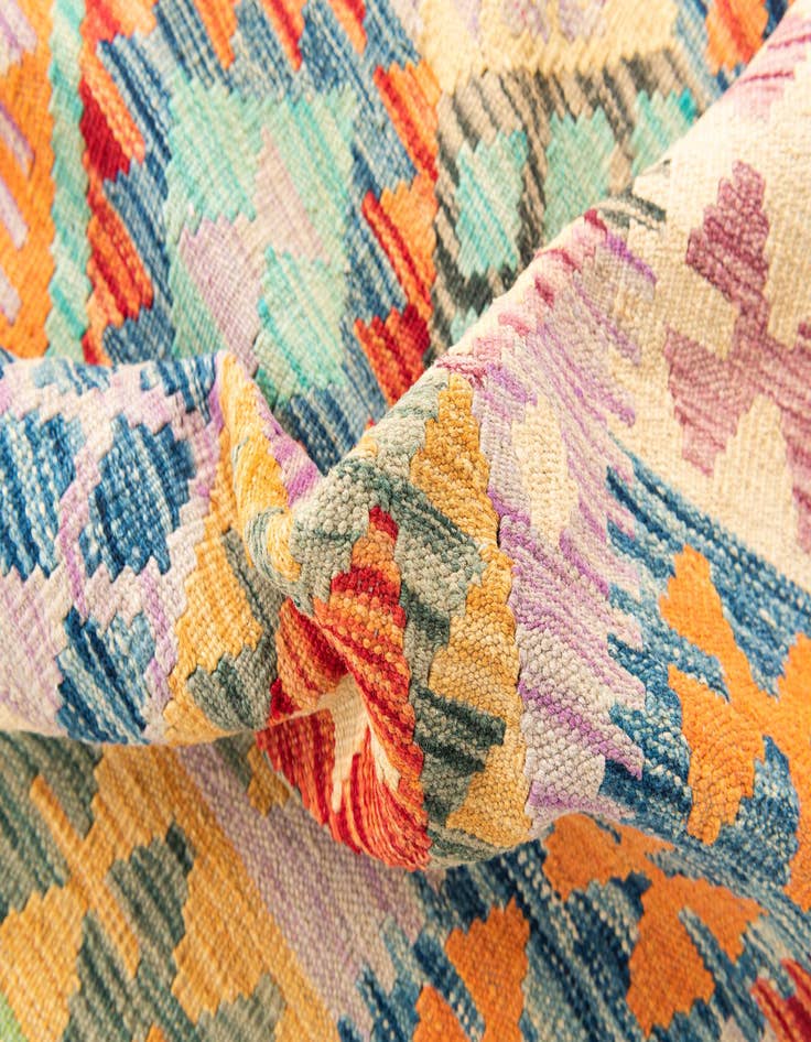 Detail image of  4' 9 x 5' 8  Hand Woven Kilim Maymana Wool Rug