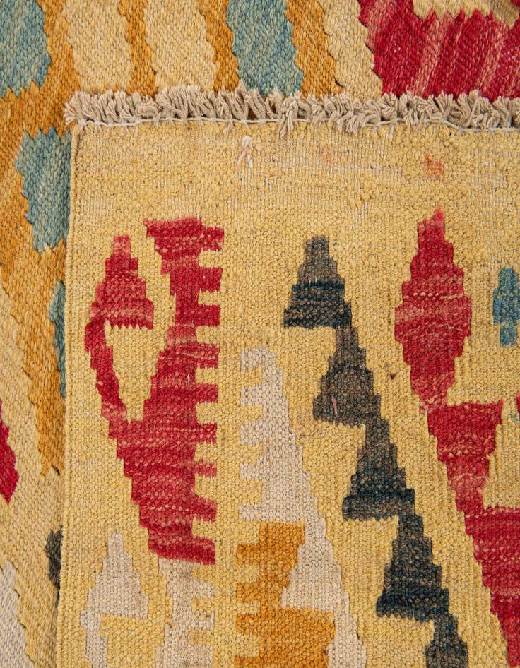 Detail image of  4' 2 x 5' 8  Hand Woven Kilim Maymana Wool Rug