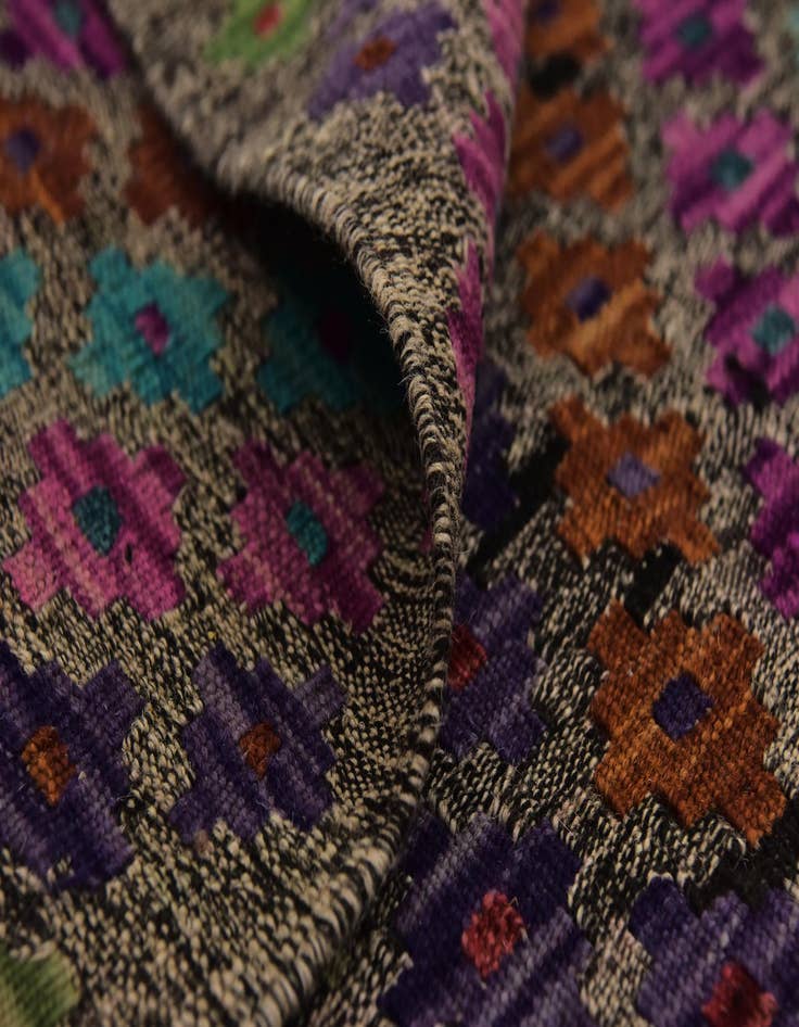 Detail image of  7' 2 x 9' 5  Hand Woven Kilim Modern Wool Rug