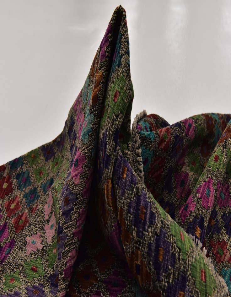 Detail image of  7' 2 x 9' 5  Hand Woven Kilim Modern Wool Rug