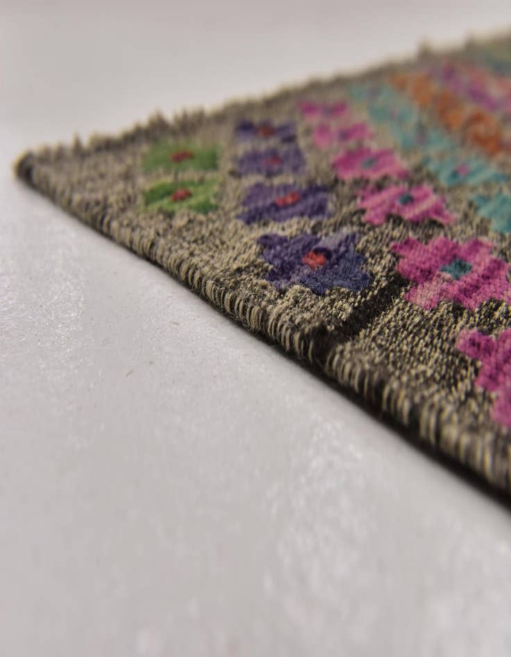 Detail image of  7' 2 x 9' 5  Hand Woven Kilim Modern Wool Rug